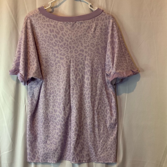 Heimish Women’s Short Sleeve V-Neck Lilac Leopard Print Size Large - Picture 11 of 14